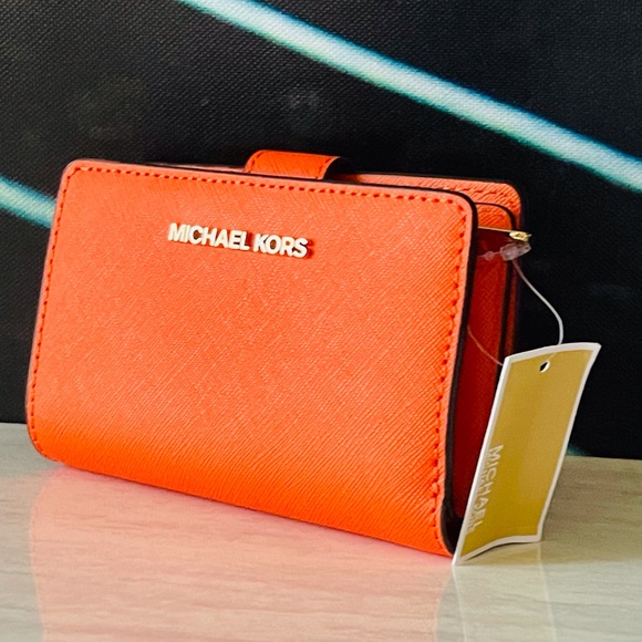 Michael Kors compact wallet - Picture 4 of 9